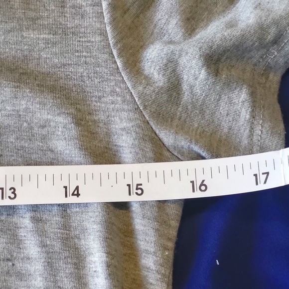 💥4 for $30💥 Maurice's Women's XS grey fun t-shirt - Picture 8 of 9